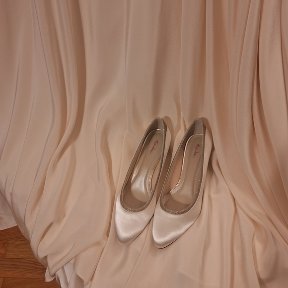 Sassi Holford Cream Strapless Wedding Dress - Picture 10 of 11